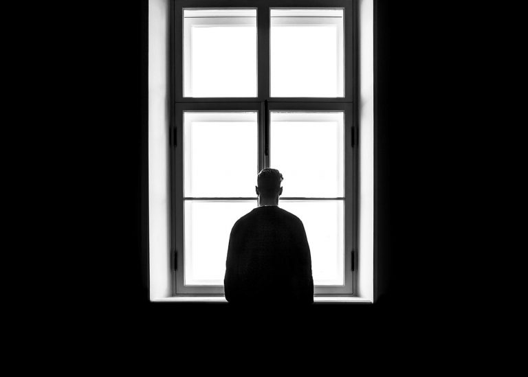 ¿Qué hay detrás de un caso de violencia colectiva y suicidio en un joven?