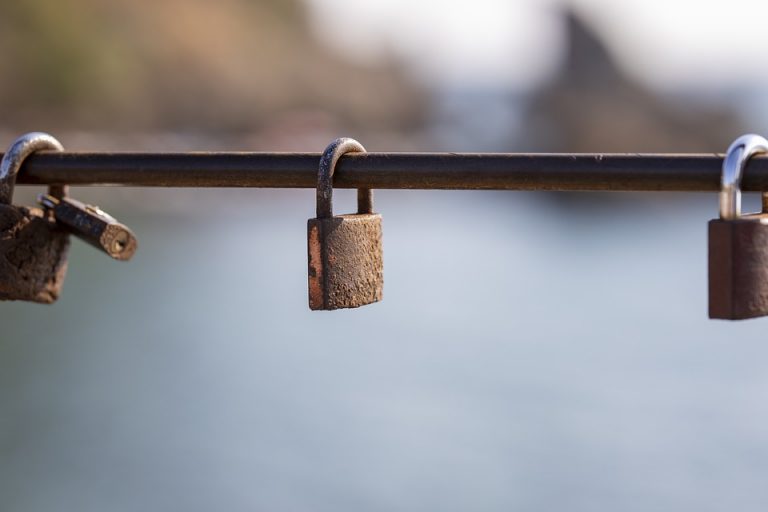 Secretos de familia: el impacto de lo no dicho en las relaciones y emociones familiares.