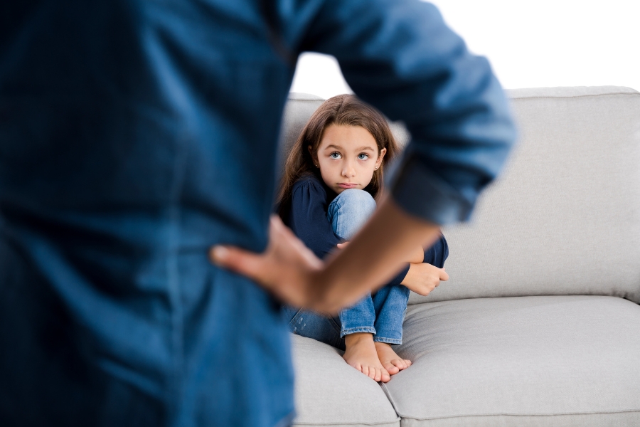 La violencia no nace en el niño: la familia como espejo