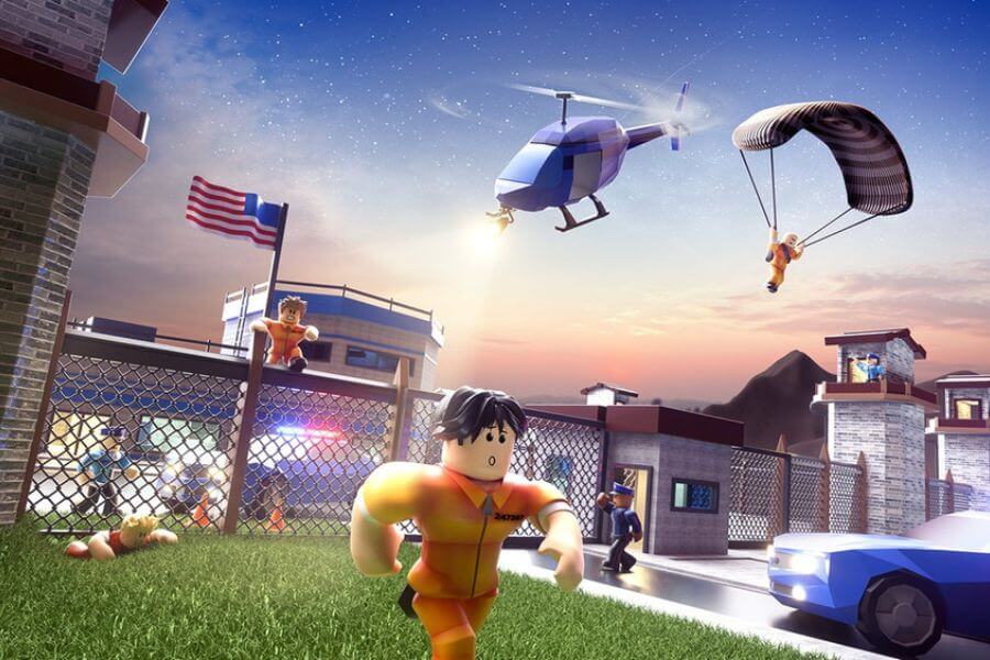 Escena de Roblox Jailbreak con personajes escapando de la prisión en helicóptero y corriendo por la ciudad.
