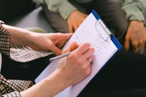 Una sola formación no te habilita para ejercer como terapeuta.